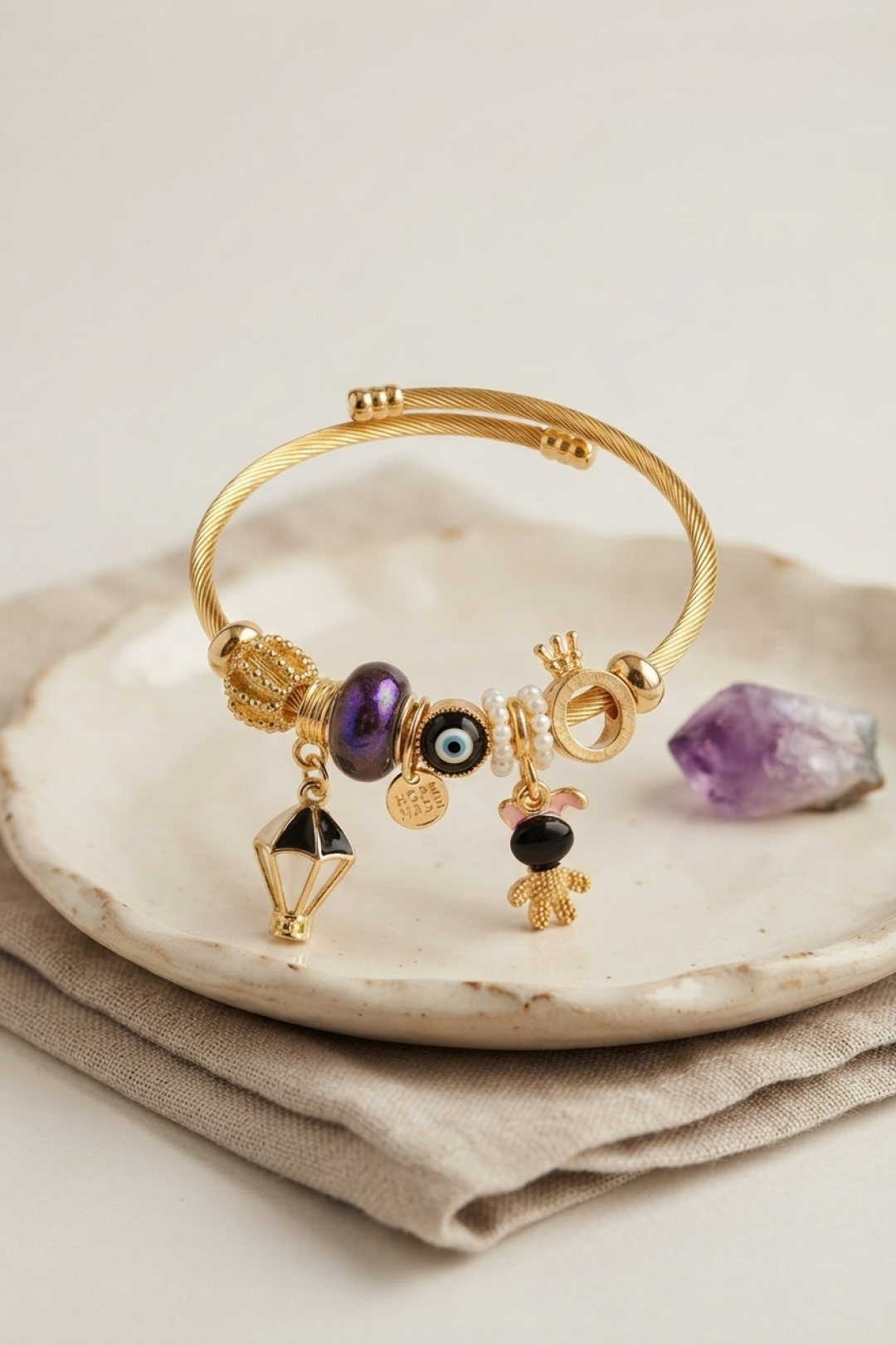 Siyah Uçan Model Charmlı Gold Renk Bileklik - Bayi Depom Siyah Uçan Model Charmlı Gold Renk Bileklik - Bayi Depom