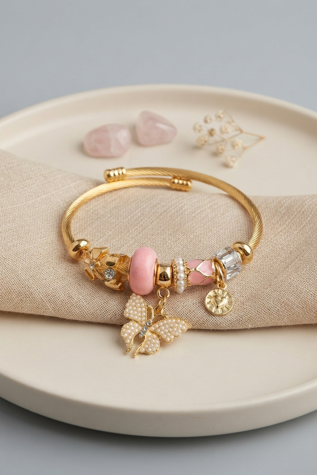 Pembe Kelebek Model Gold Renk Charmlı Bileklik - Bayi Depom Pembe Kelebek Model Gold Renk Charmlı Bileklik - Bayi Depom