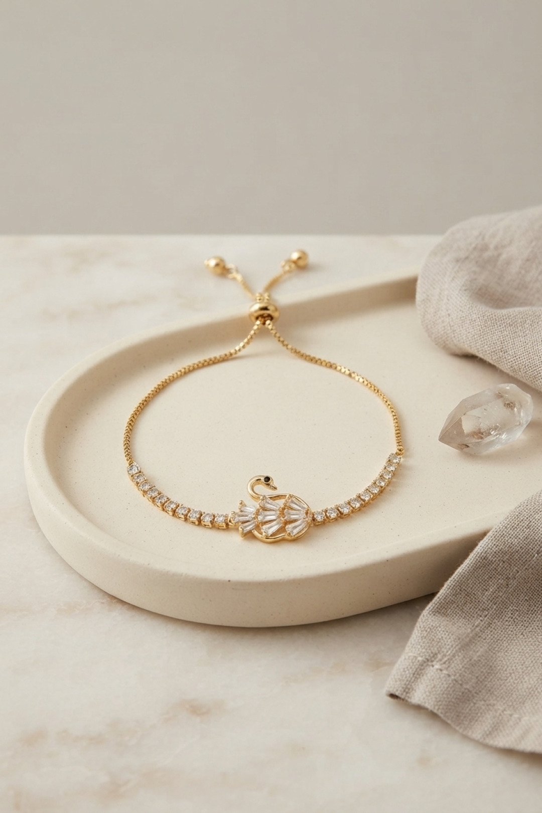Gold Renk Zirkon Taşlı Pirinç Kuğu Model Asansörlü Bileklik - Bayi Depom