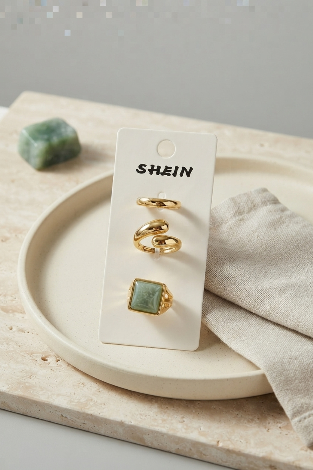 Gold Renk Pirinç 3'lü Yeşil Taşlı Detaylı Vintage Kadın Yüzük Kombini BYK4294 - Bayi Depom Gold Renk Pirinç 3'lü Yeşil Taşlı Detaylı Vintage Kadın Yüzük Kombini BYK4294 - Bayi Depom