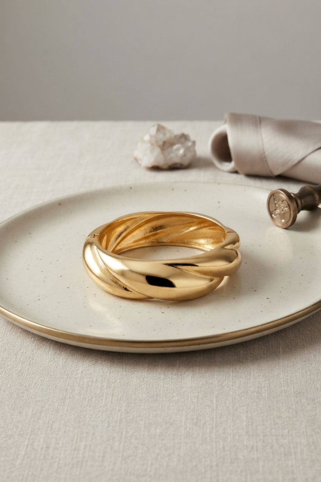 Gold Renk Pirinç Sarmal Model Vintage Kalın Kelepçe Bilezik - Bayi Depom