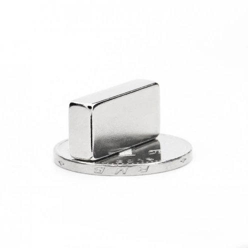 50 Adet 20x10x5 mm Neodyum Magnet N35 Güçlü Mıknatıs Köşeli ve Dayanıklı Nikel Kaplama ( Bayi Depom ) 50 Adet 20x10x5 mm Neodyum Magnet N35 Güçlü Mıknatıs Köşeli ve Dayanıklı Nikel Kaplama ( Bayi Depom )