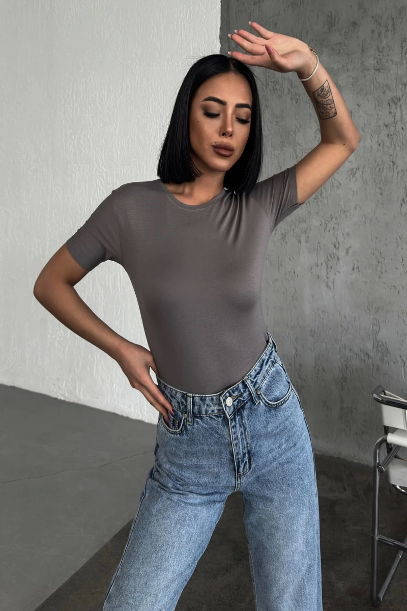 Rahat Ve Şık Kısa Kollu Bisiklet Yaka Likralı Viskon Penye Body Füme ( Bayi Depom ) Rahat Ve Şık Kısa Kollu Bisiklet Yaka Likralı Viskon Penye Body Füme ( Bayi Depom )