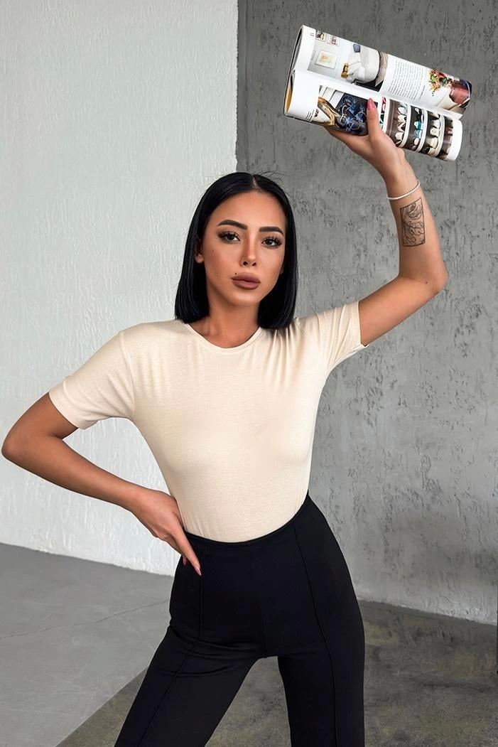 Rahat Ve Şık Kısa Kollu Bisiklet Yaka Likralı Viskon Penye Body Bej ( Bayi Depom ) Rahat Ve Şık Kısa Kollu Bisiklet Yaka Likralı Viskon Penye Body Bej ( Bayi Depom )