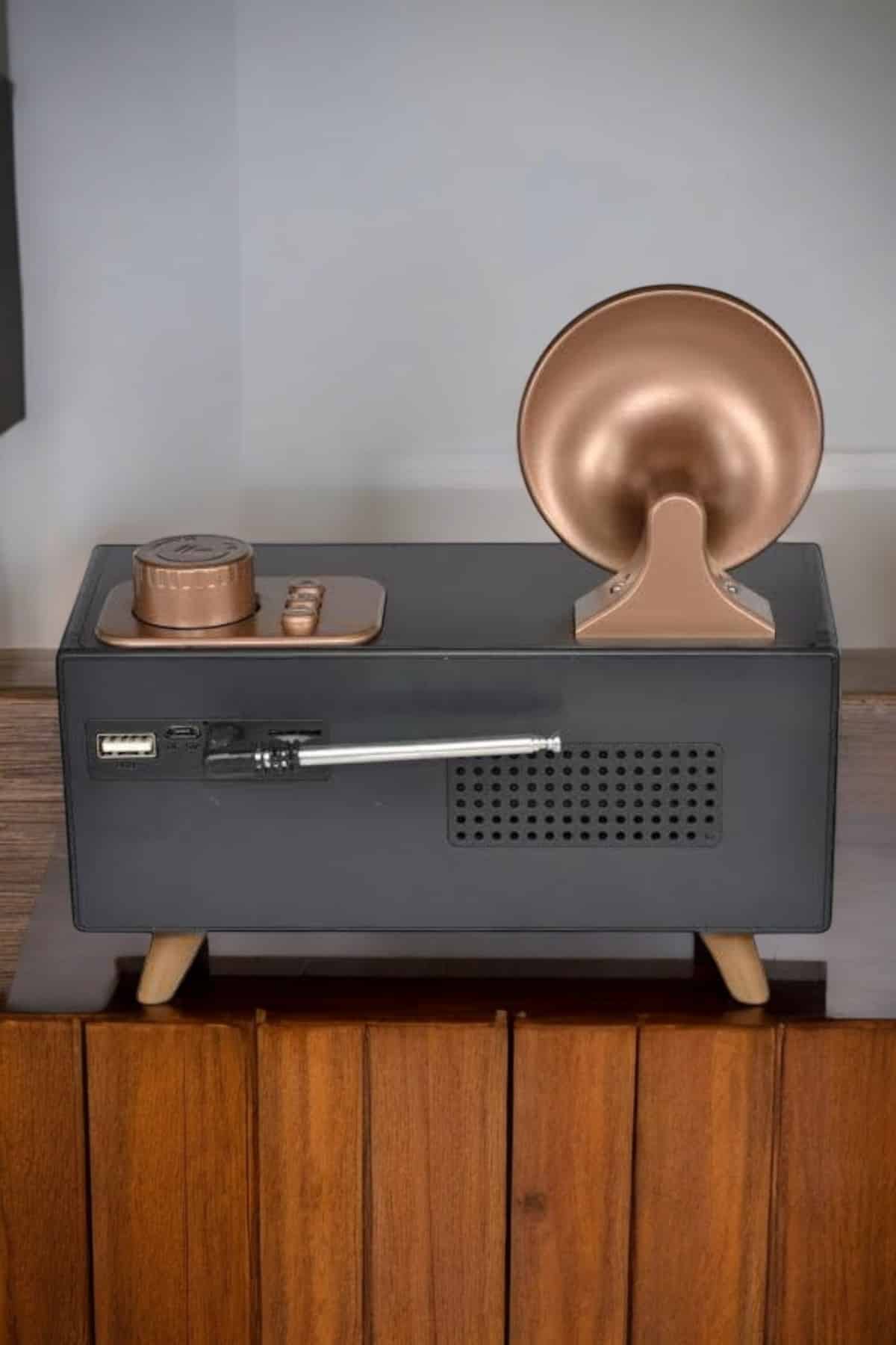 Nostaljik Görünümlü Bluetooth Bağlantılı Speaker - Bayi Depom Nostaljik Görünümlü Bluetooth Bağlantılı Speaker - Bayi Depom