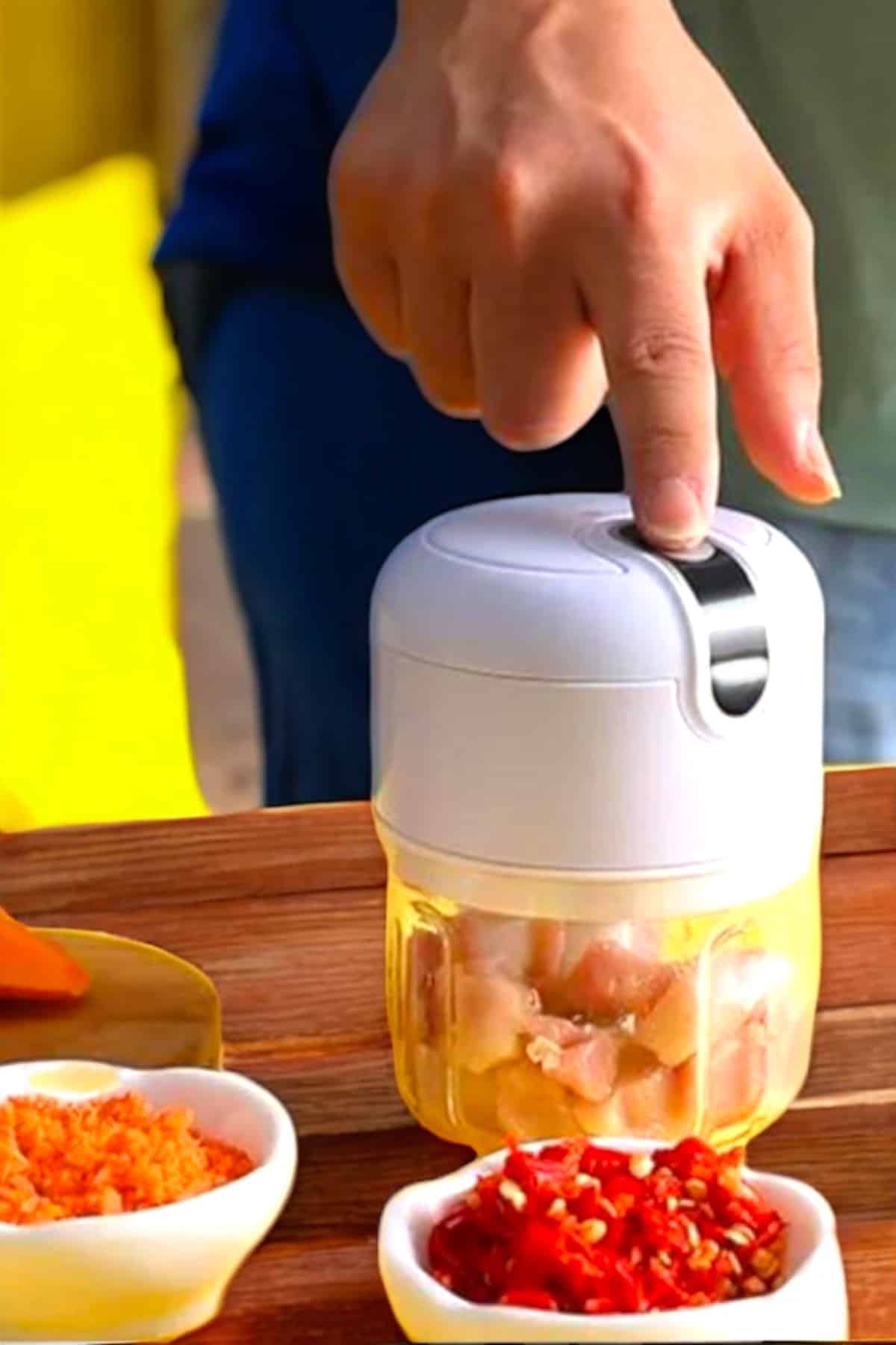 Şarjlı Portatif Doğrayıcı Mini Pratik Rondo El Doğrayıcı Üç Bıçaklı Çelik Bıçaklı - Bayi Depom Şarjlı Portatif Doğrayıcı Mini Pratik Rondo El Doğrayıcı Üç Bıçaklı Çelik Bıçaklı - Bayi Depom