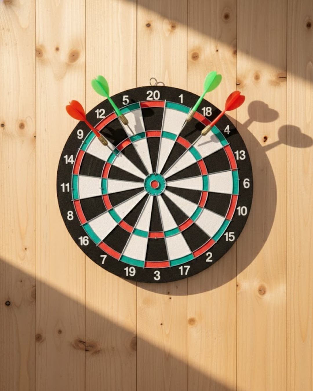 15 İnç Dart Tahtası 4 Metal Uçlu Dart Oku Dayanıklı Ahşap Gövde - Bayi Depom 15 İnç Dart Tahtası 4 Metal Uçlu Dart Oku Dayanıklı Ahşap Gövde - Bayi Depom