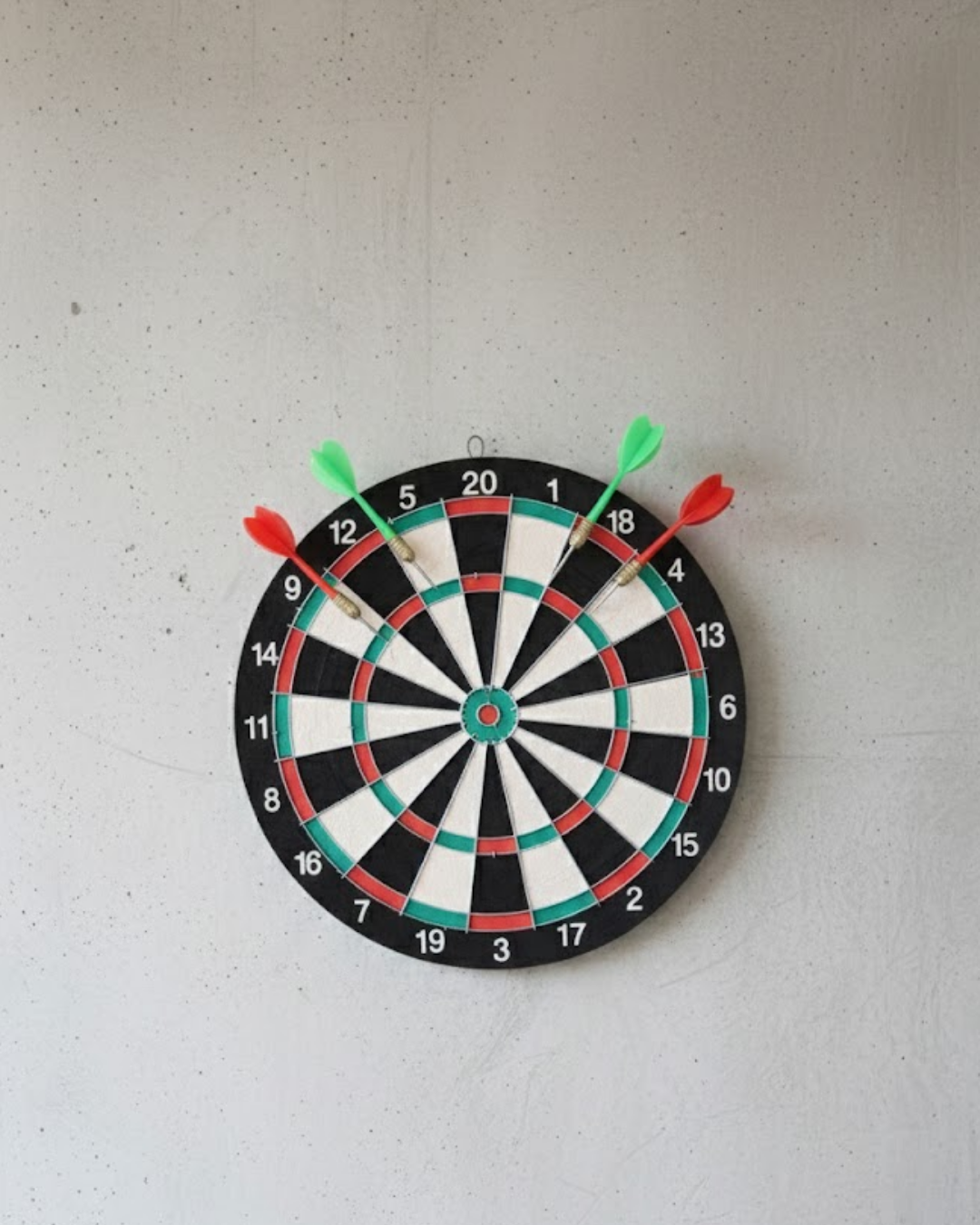 17 İnç Profesyonel Dart Tahtası Dayanıklı Yapı ve 4 Metal Dart Oku - Bayi Depom 17 İnç Profesyonel Dart Tahtası Dayanıklı Yapı ve 4 Metal Dart Oku - Bayi Depom