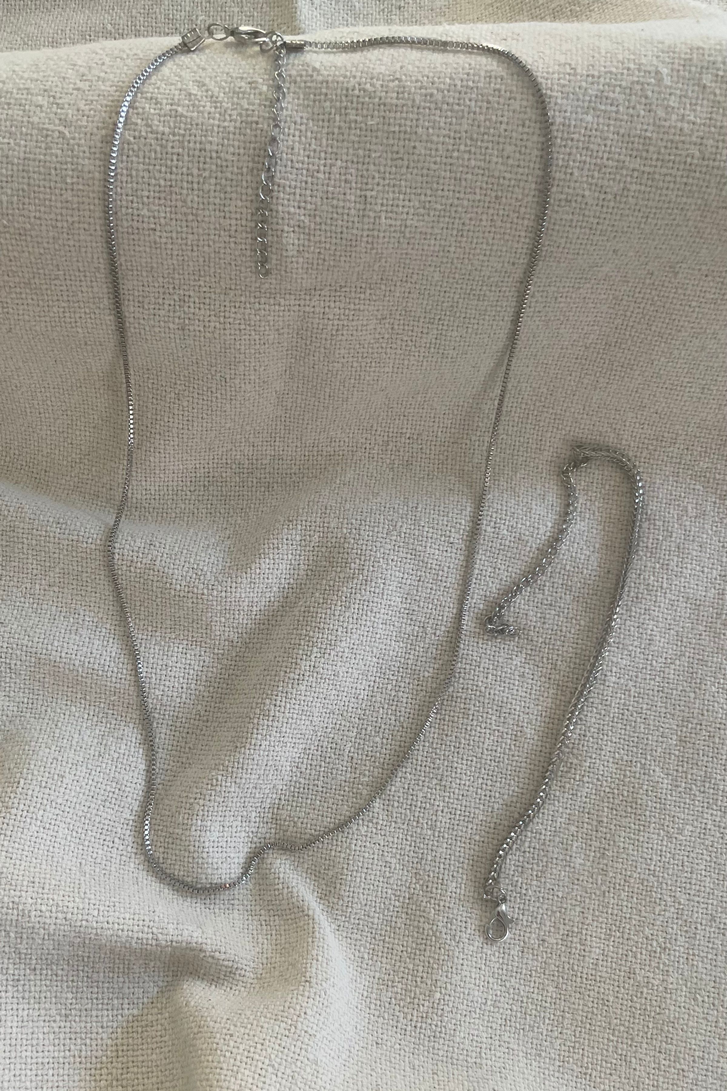 Unisex Tilki Kuyruğu Künye ile Gümüş Kolye Seti Unisex Tilki Kuyruğu Künye ile Gümüş Kolye Seti